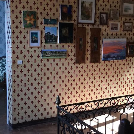 Chez Les Artistes Hotell Servian Exteriör bild