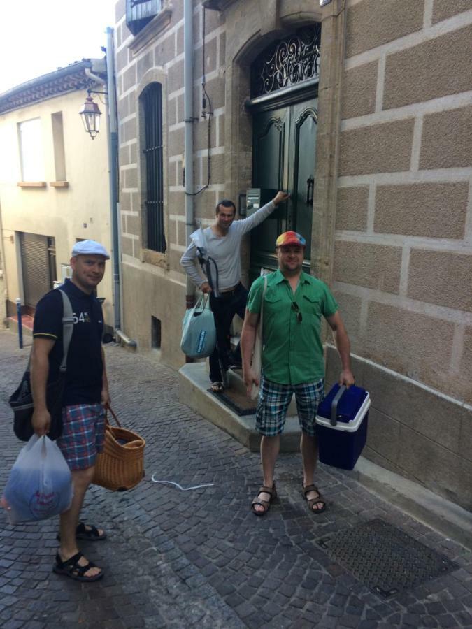 Chez Les Artistes Hotell Servian Exteriör bild
