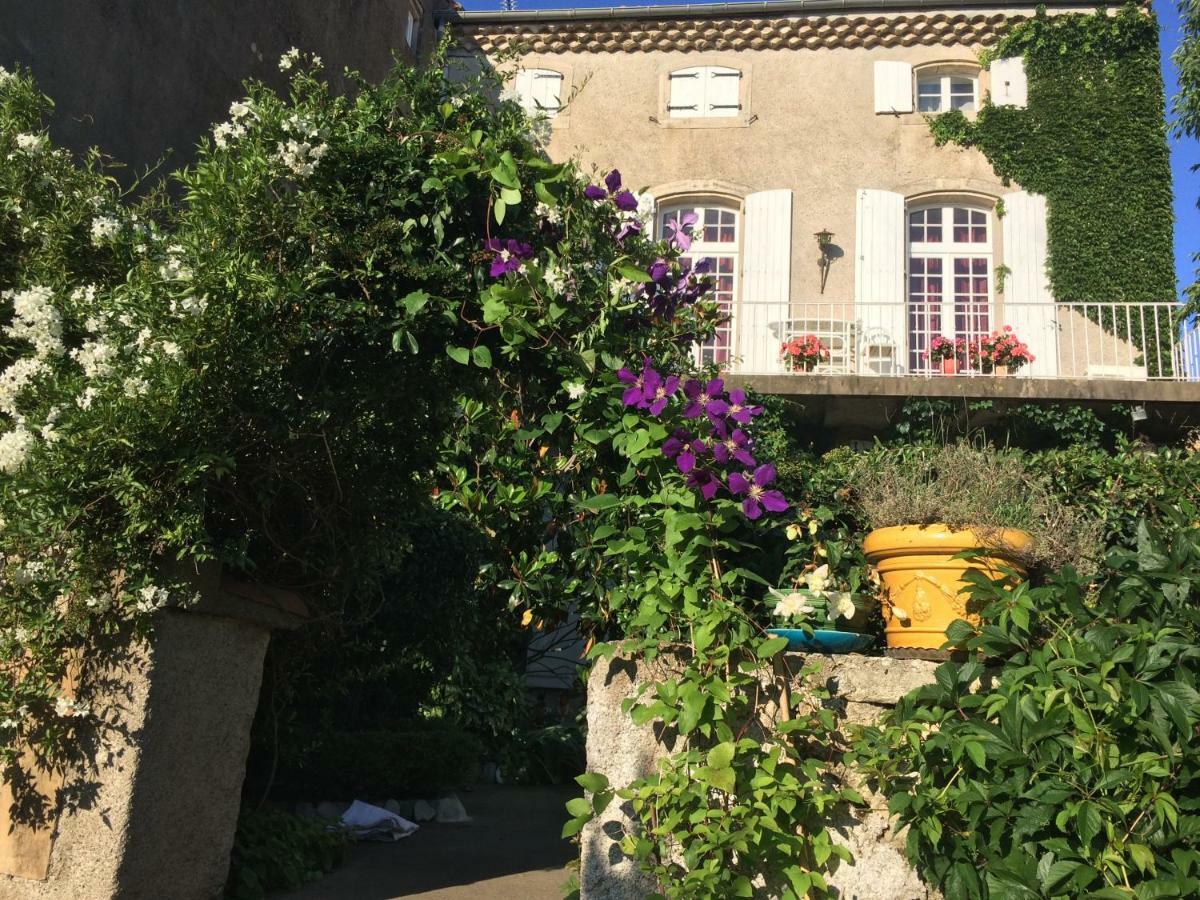 Chez Les Artistes Hotell Servian Exteriör bild